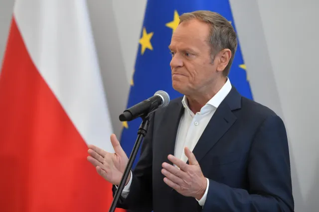 Donald Tusk: Bilet kolejowy w Polsce staje się dobrem ekskluzywnym