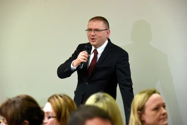 Sędzia Nawacki i podarte dokumenty. PK nie chciała badać sprawy, ale sąd uchylił tę decyzję