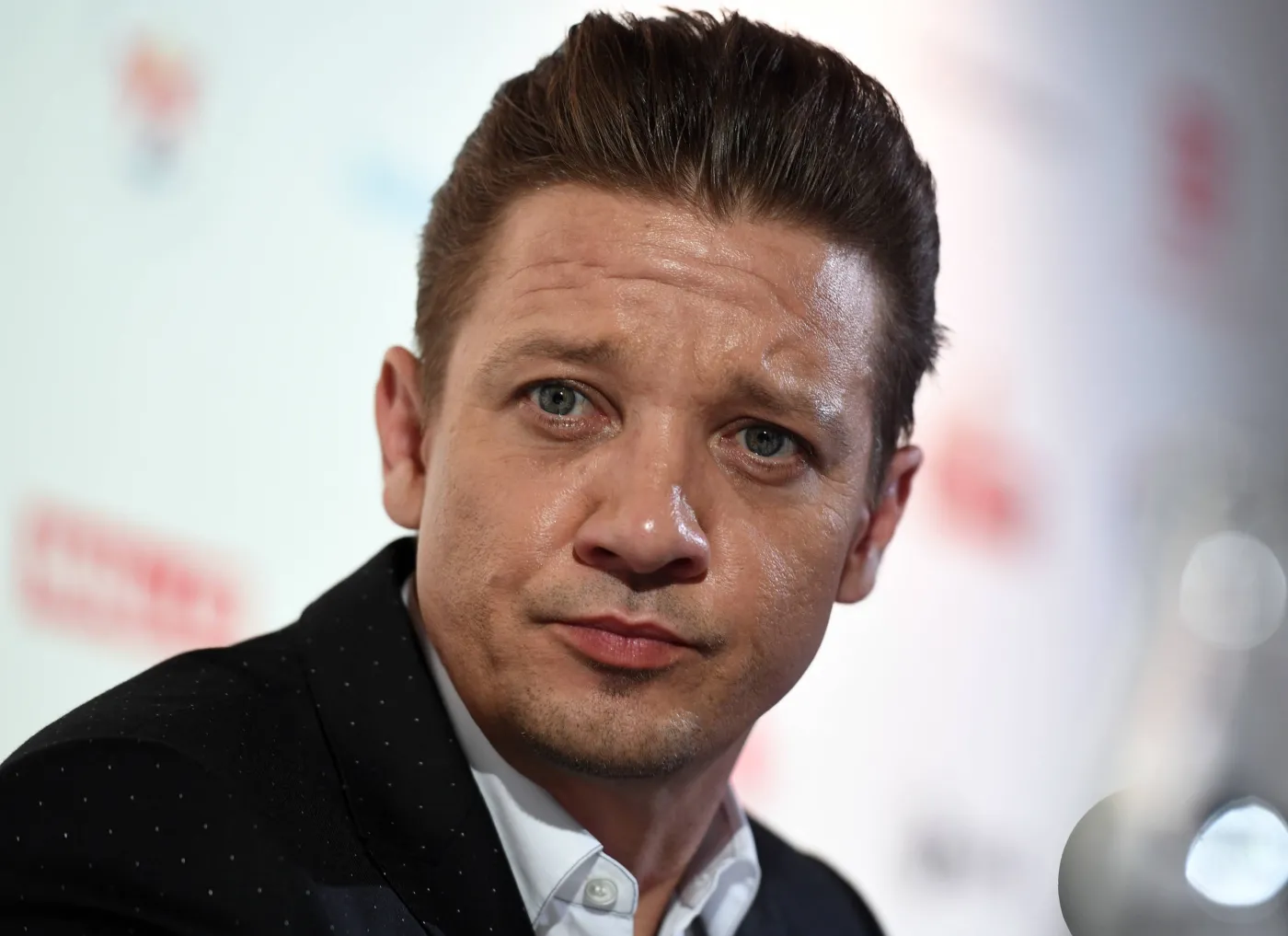 Jeremy Renner opuścił szpital. "Robi szybkie postępy w rekonwalescencji"