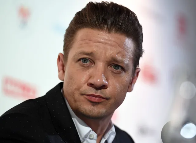 Jeremy Renner opuścił szpital. "Robi szybkie postępy w rekonwalescencji"