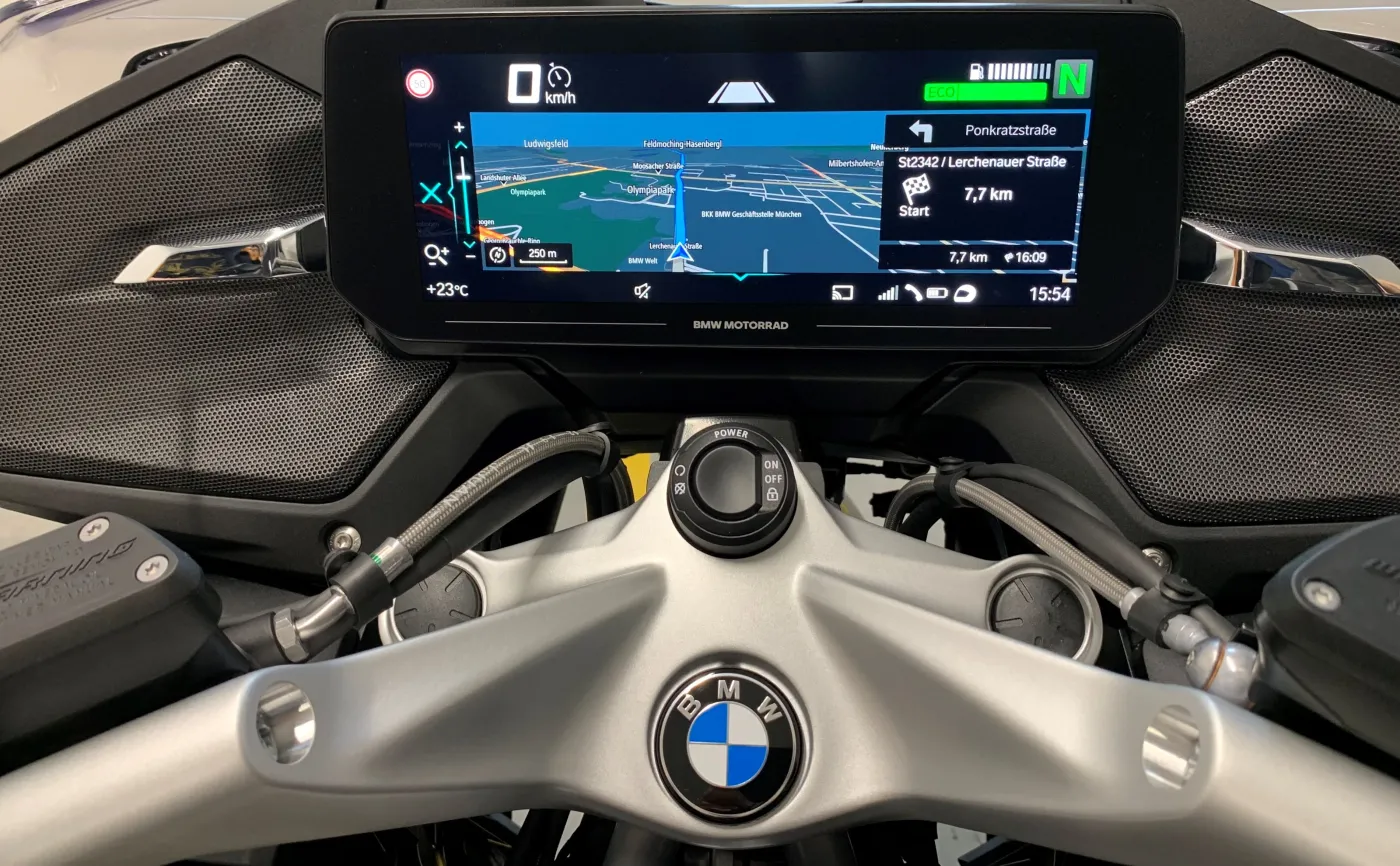 BMW wygrało gigantyczny przetarg policji! "To największy zakup w historii"