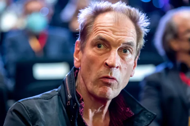 Znany aktor Julian Sands zaginął w górach
