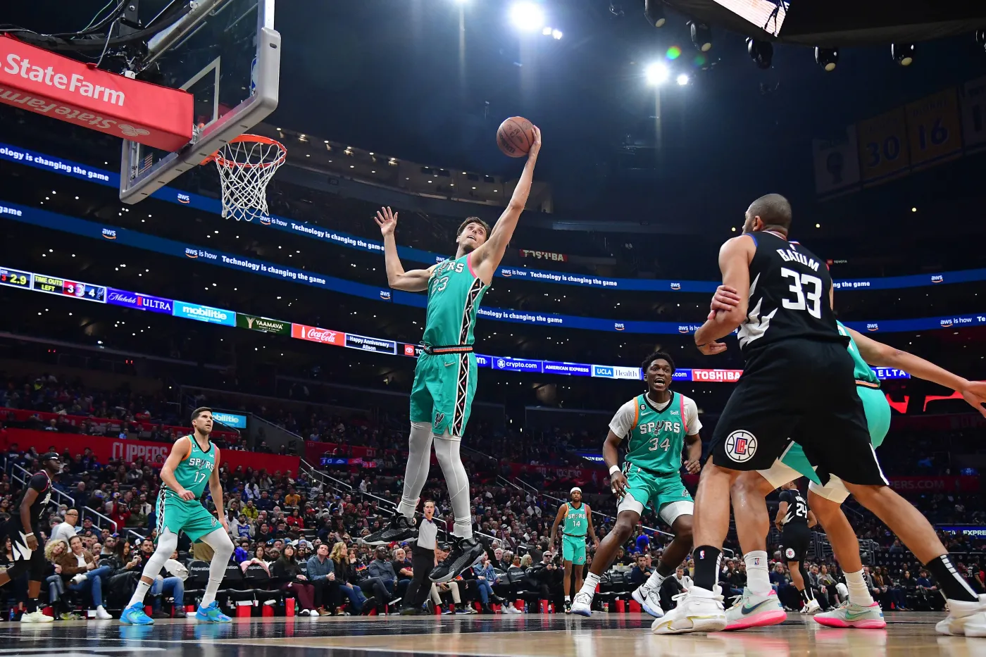 Los Angeles Clippers "zlali" San Antonio Spurs. Sochan nie grał [WIDEO]