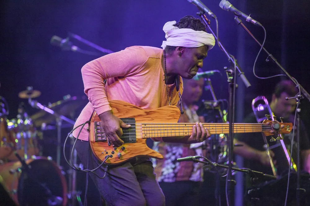 Richard Bona powraca do Polski. Wiemy gdzie i kiedy zagra muzyk