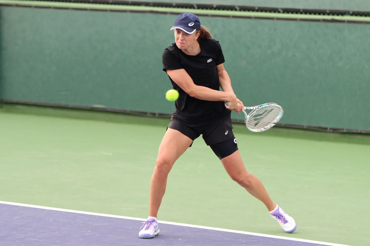 Iga Świątek wciąż przeziębiona. Kichała i kaszlała na treningu w Indian Wells