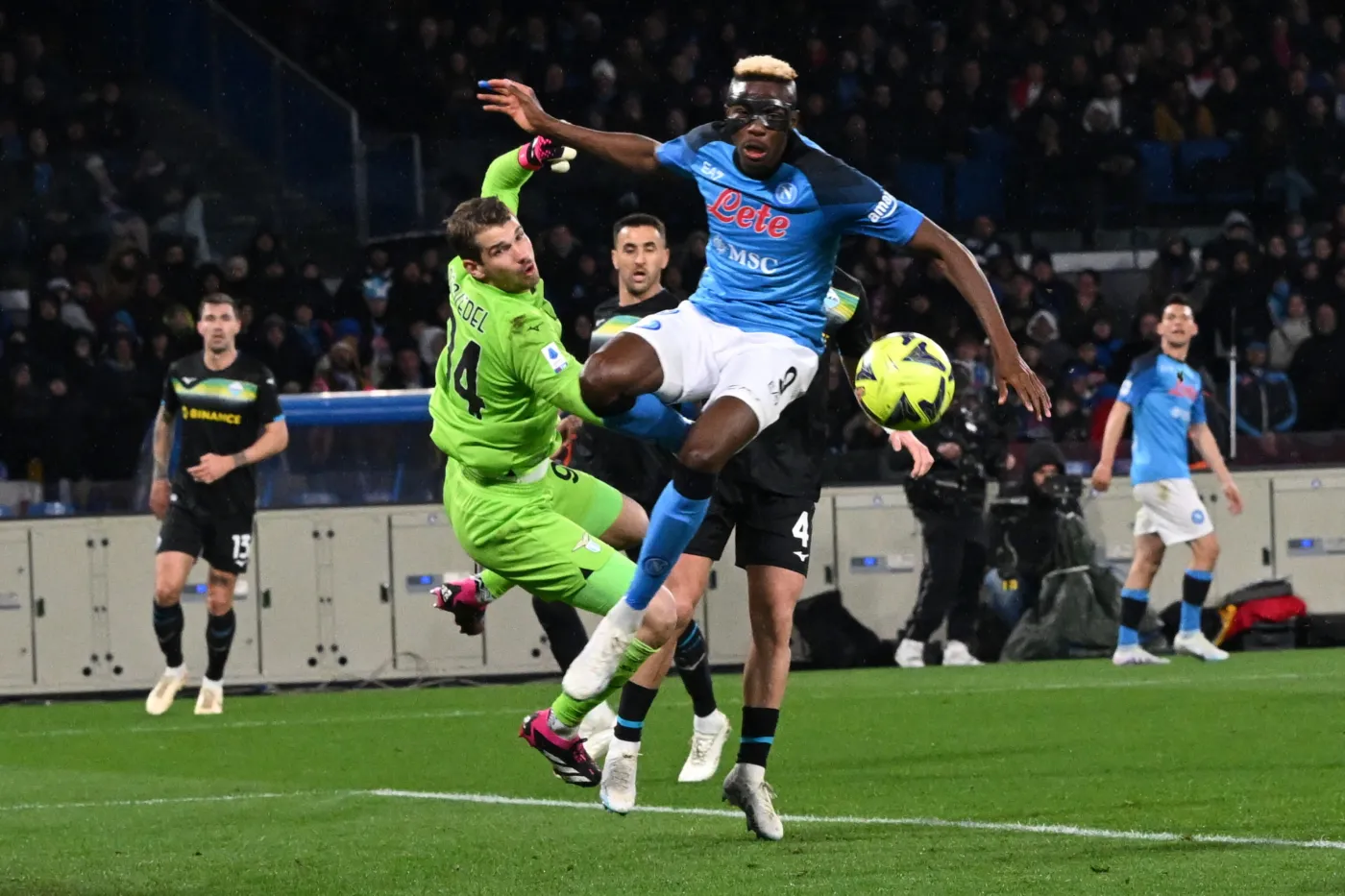 Koniec zwycięskiej serii Napoli. Zdecydował atomowy strzał Vecino [WIDEO]