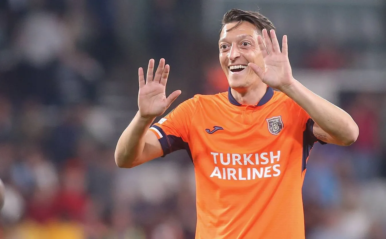 Mesut Oezil zakończył karierę piłkarską. "Czas opuścić wielką scenę futbolu"
