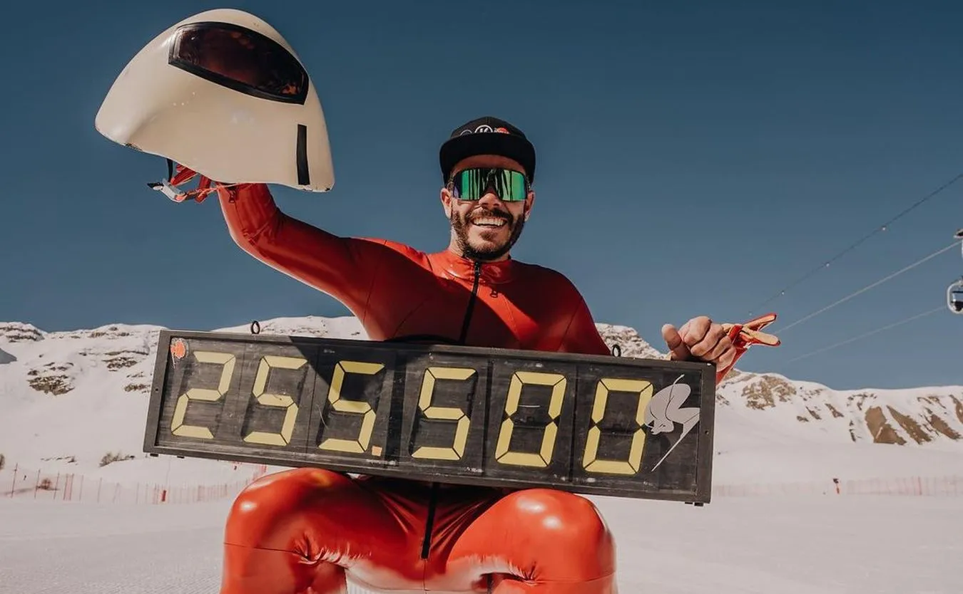 Francuz Billy jechał na nartach z prędkością 255 km/h