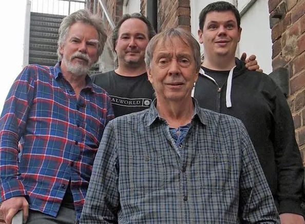 Koncerty Camel przełożone. Andrew Latimer chory