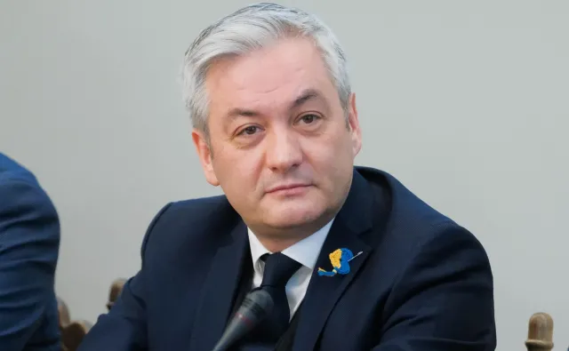 "Odjaniepawlanie" ulic i szkół? Biedroń: Nie podoba mi się upokarzanie wizerunku papieża