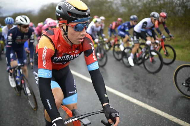 Filip Maciejuk spowodował olbrzymią kraksę w peletonie. Polak zdyskwalifikowany [WIDEO]