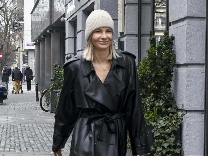 "Ale mamcia!". Edyta Pazura w bikini rozpala zmysły fanów [FOTO]