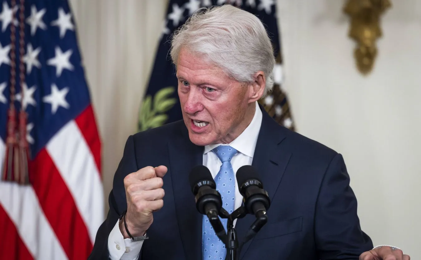 "Żałuję...". Dosadne słowa Clintona o Ukrainie i broni atomowej