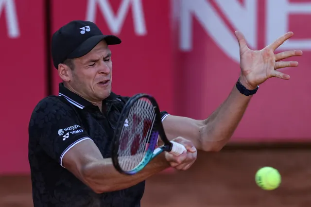 Hubert Hurkacz długo nie pograł w Estoril. Odpadł w drugiej rundzie