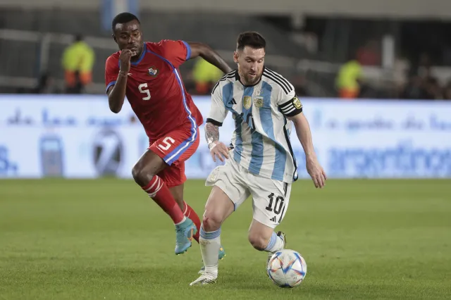 Lionel Messi strzelił 800. gola w karierze. Szaleństwo w Buenos Aires [WIDEO]