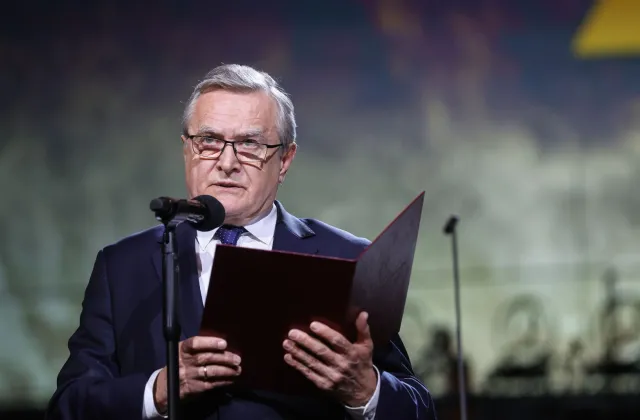 Co się wydarzyło przed Pomnikiem Bohaterów Getta? Gliński zaprzecza: Kłamią...