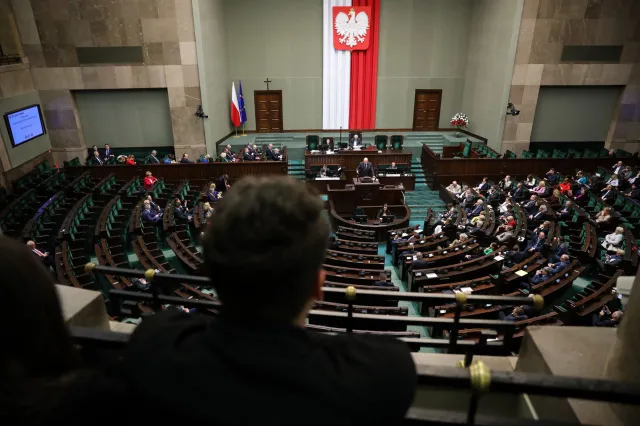 Nagły zwrot w SONDAŻU. CBOS: Tylko cztery partie w Sejmie
