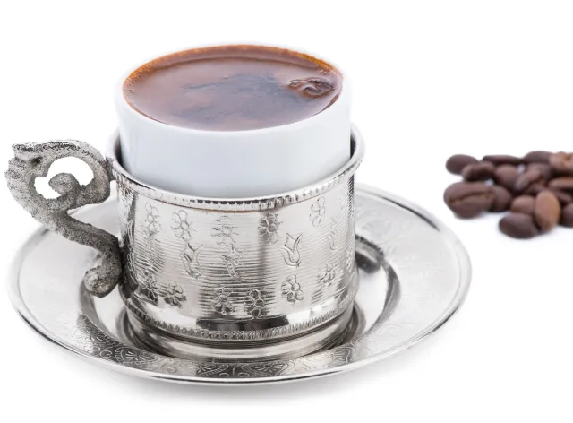 Nie uzależnia i nie tuczy. MITY o KAWIE, w które musisz przestać wierzyć