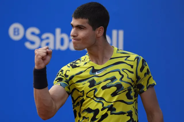 Alcaraz i Tsitsipas zagrają w finale turnieju ATP w Barcelonie [WIDEO]