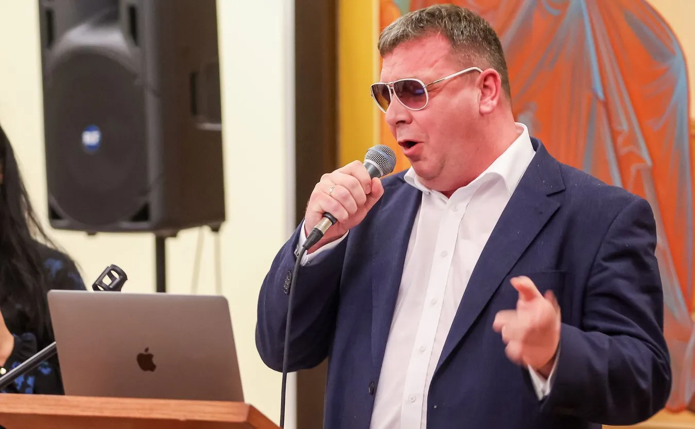 Michał Wójcik nagrał płytę. "Chce pokazać inną twarz polityków"