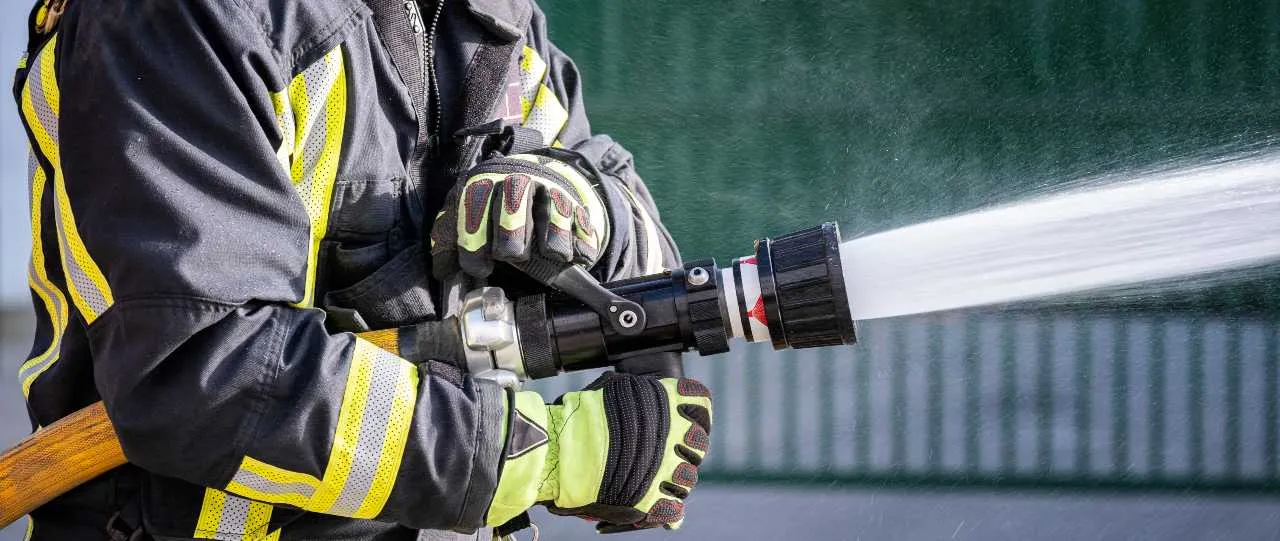 Spłonął dach drewnianego domu w Kąśnej Dolnej na Małopolsce. Nikt nie ucierpiał