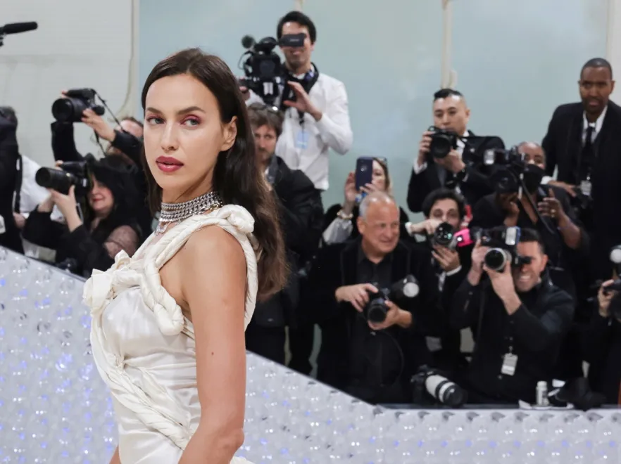 "A co to za grymas?!". Irina Shayk podejrzana o ostre majstrowanie przy twarzy [FOTO]