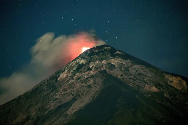 Erupcja wulkanu Fuego. Ewakuowano ponad 1000 osób