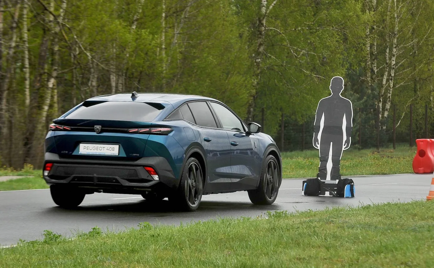 peugeot-408-37790050.jpg