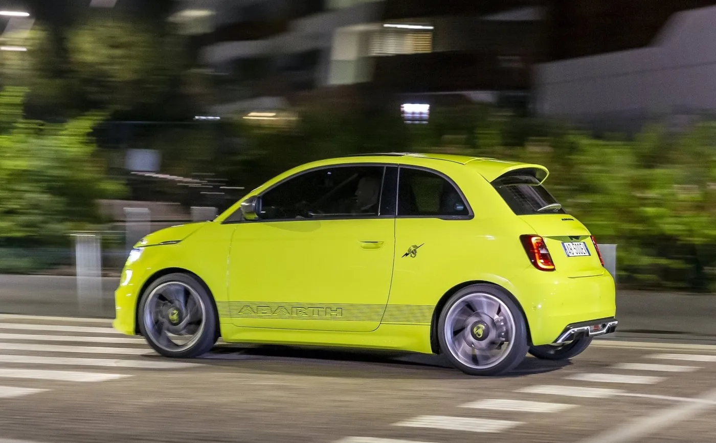 abarth-500e-37630364.jpg
