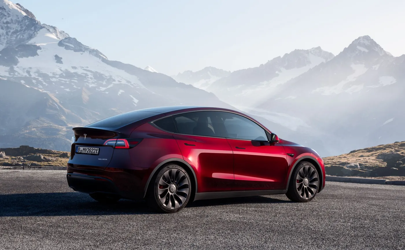 tesla-model-y-37606557.jpg