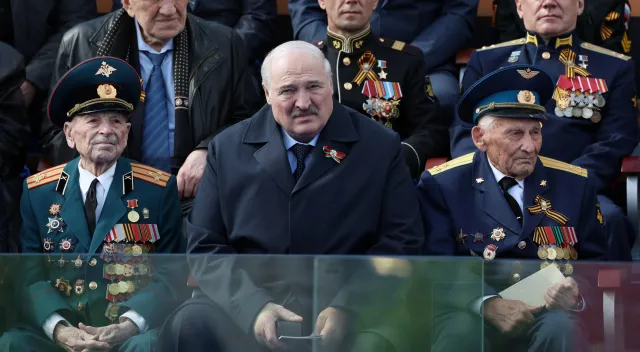 "Szóstego dnia Łukaszenkę pokazano". Bo jest coś, czego boi się bardziej...
