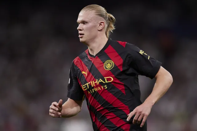 Manchester United postąpił z Haalandem prawie jak Legia Warszawa z Lewandowskim