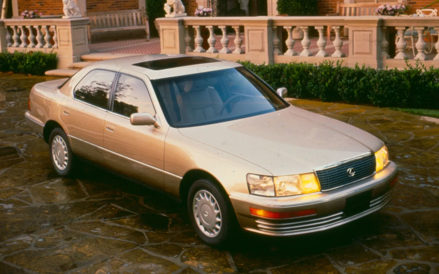 Lexus LS: projekt za miliard dolarów, od którego zaczęła się historia marki