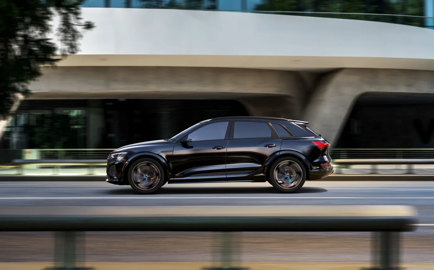 Nowe Audi SQ8 e-tron wjeżdża do Polski. Ceny? Adekwatne