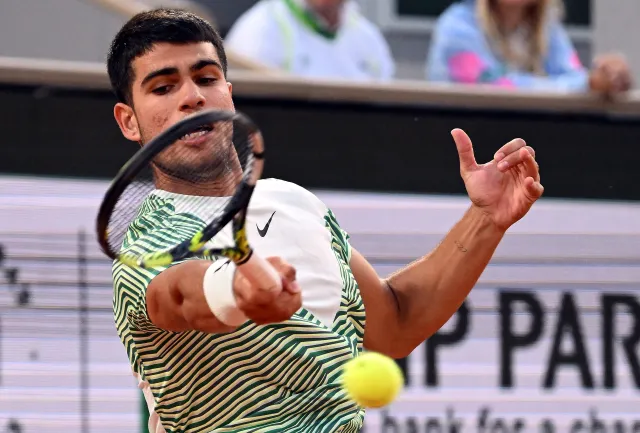 Carlos Alcaraz lepszy od Denisa Shapovalova w 3. rundzie French Open