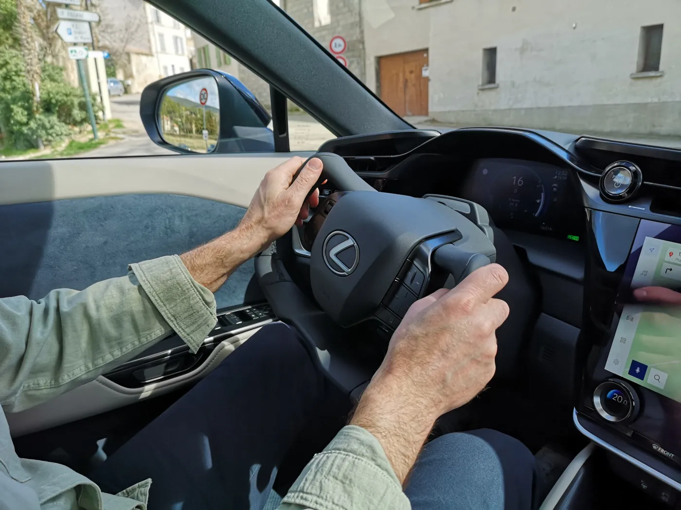 Lexus RZ 450e już w Polsce! Cena? Hitem koniec kierownicy