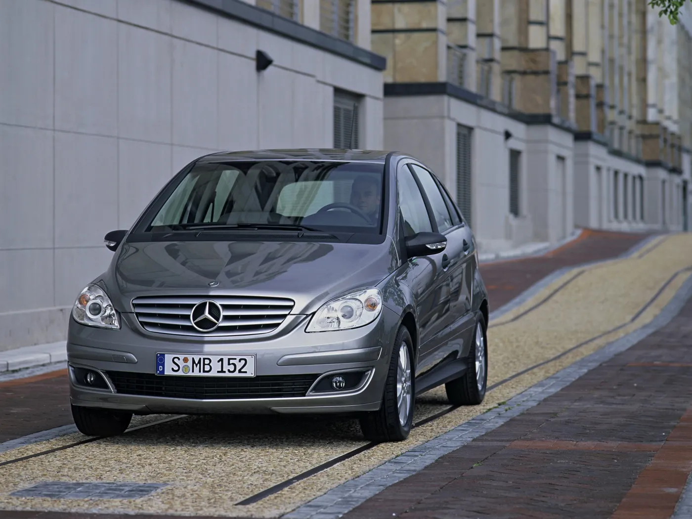 17_mercedesklasybw2452.jpg