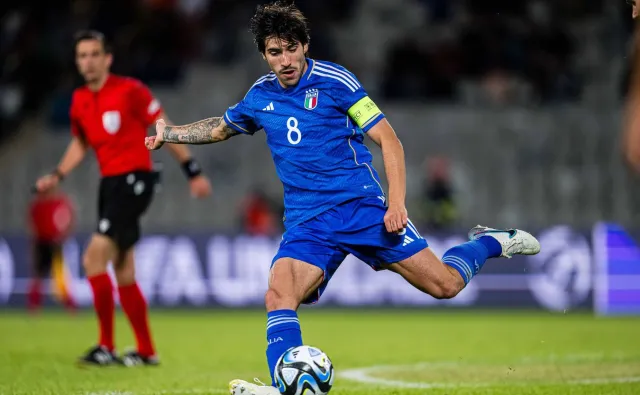 Sandro Tonali przeszedł z Milanu do Newcastle za rekordową kwotę