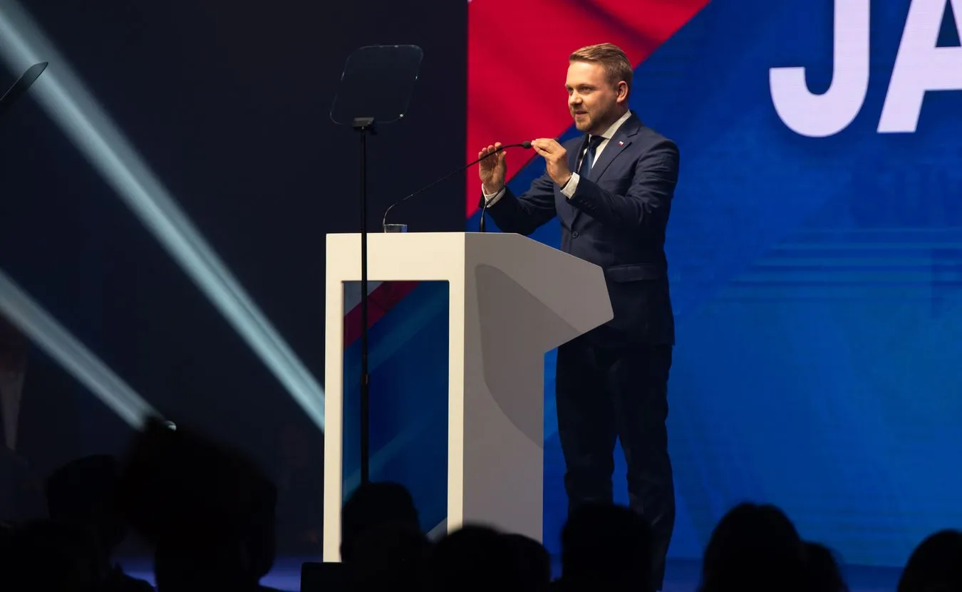 Poseł Ozdoba wykorzystał szansę i odgryzł się Bońkowi. "Wizjoner"