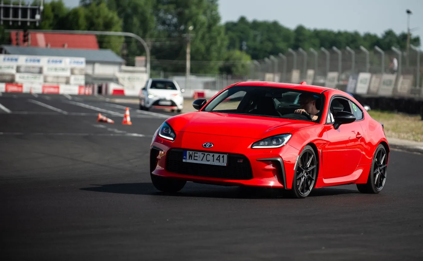 toyota-gr86-37856480.jpg