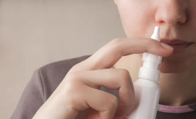 Kanadyjski spray do nosa skuteczny przeciw koronawirusowi. W Izraelu będzie dostępny bez recepty