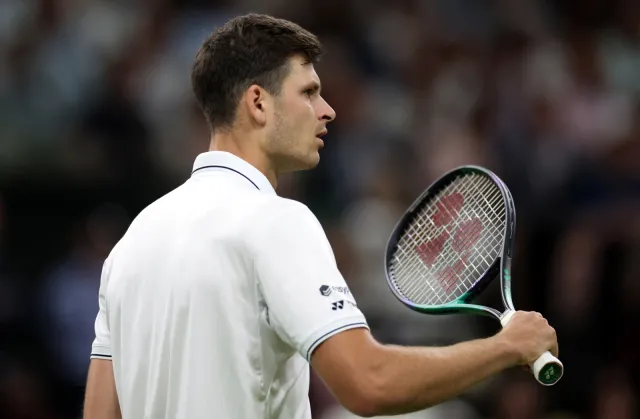 Piękny mecz Hurkacza z Djokovicem, ale to Serb gra dalej