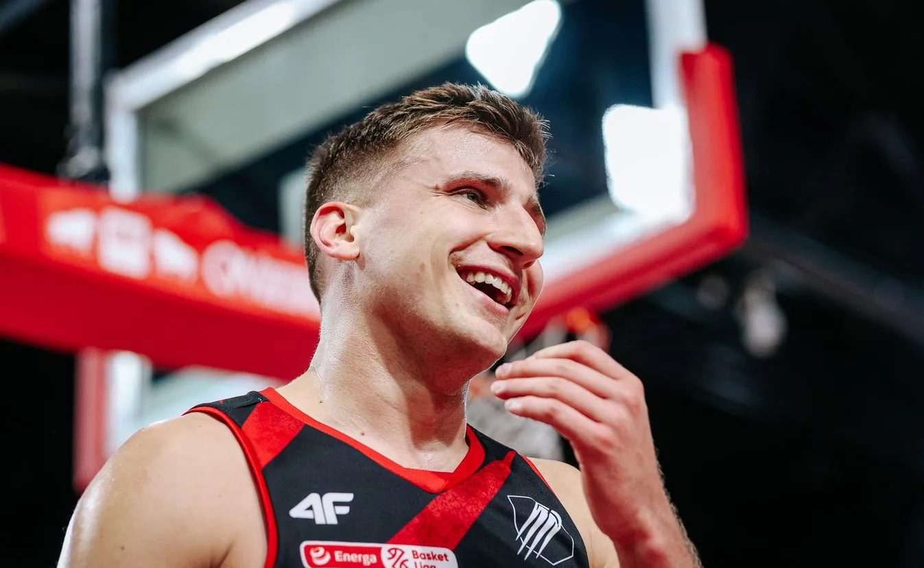 Jakub Schenk zmaga się z ciężką chorobą. "Od bohatera do człowieka przykutego do łóżka"