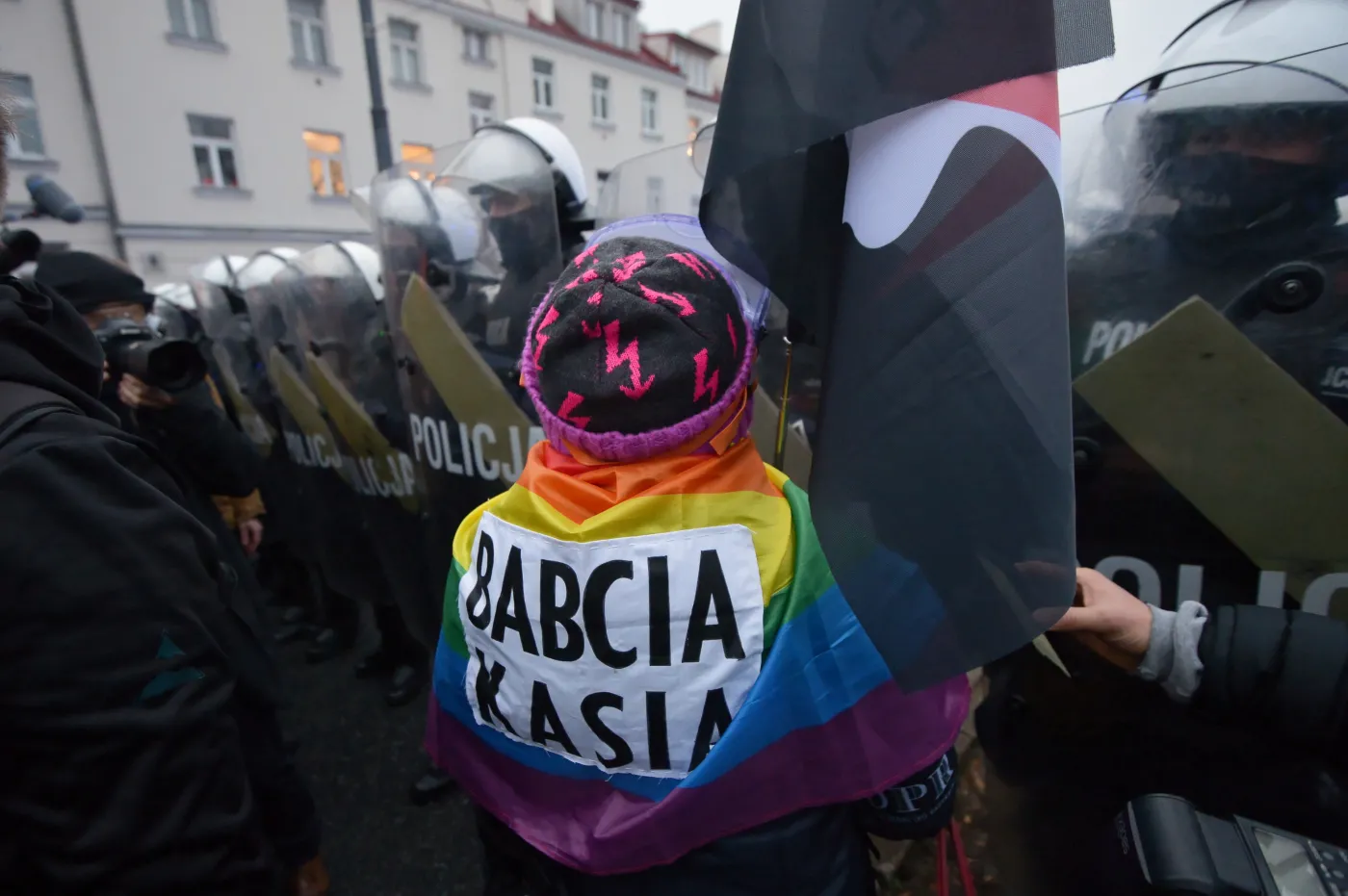 "Babcia Kasia" z wyrokiem, wściekła reakcja Ziobry. "Patrzcie! Można bić policjanta"