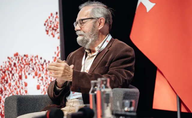 Prof. Bugaj: Zatrważające kwoty! Tusk już prześcignął Kaczyńskiego