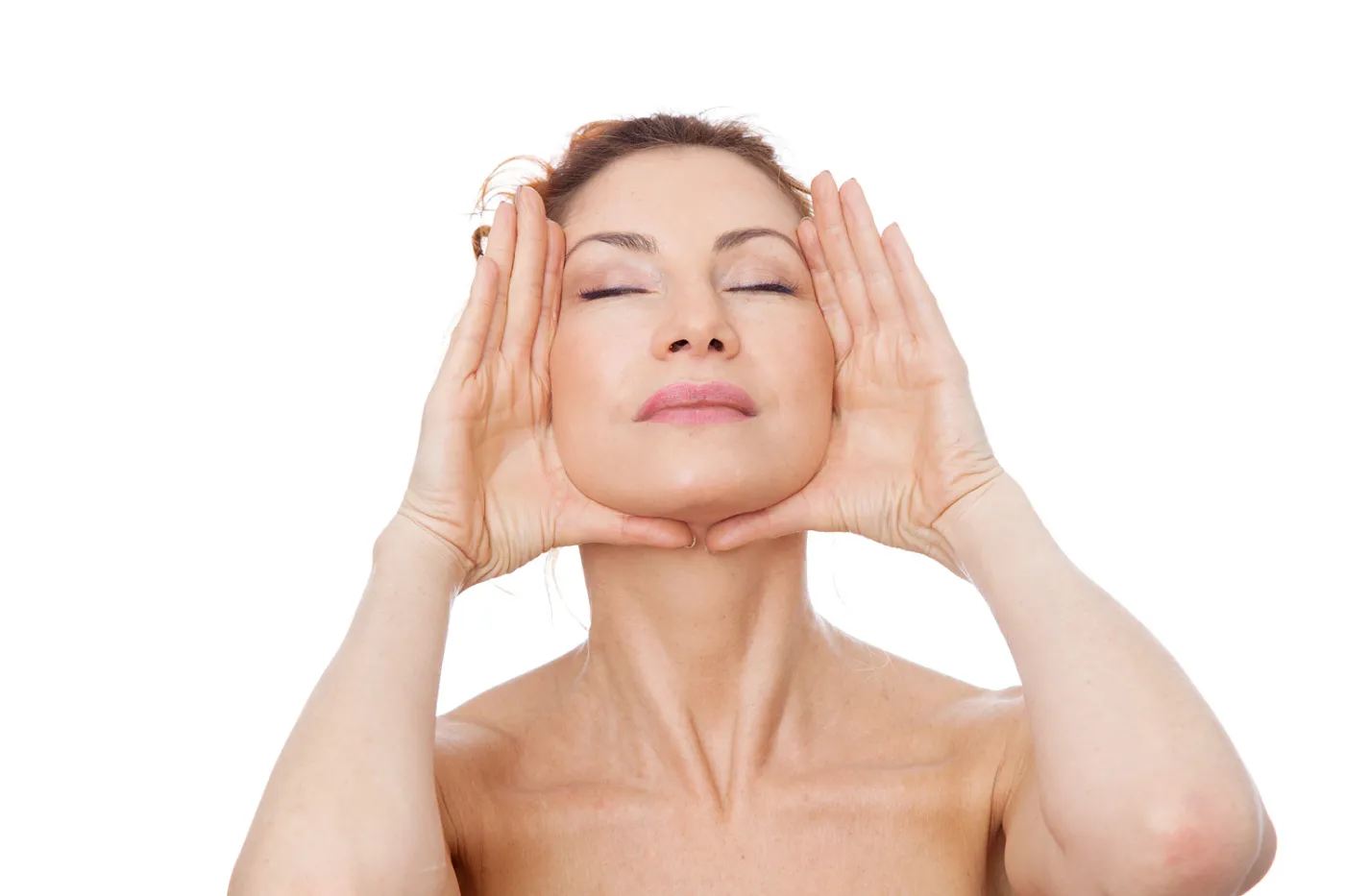Zapobiegaj, zamiast usuwać: 5 ćwiczeń jogi twarzy, które spowolnią letnie starzenie się skóry