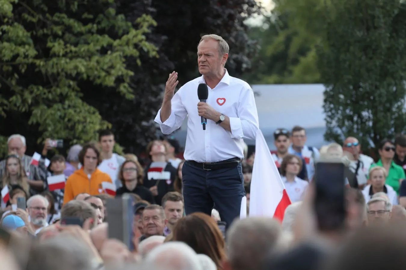 Tusk popisał się rymowanką: Października piętnastego pogonimy Kaczyńskiego