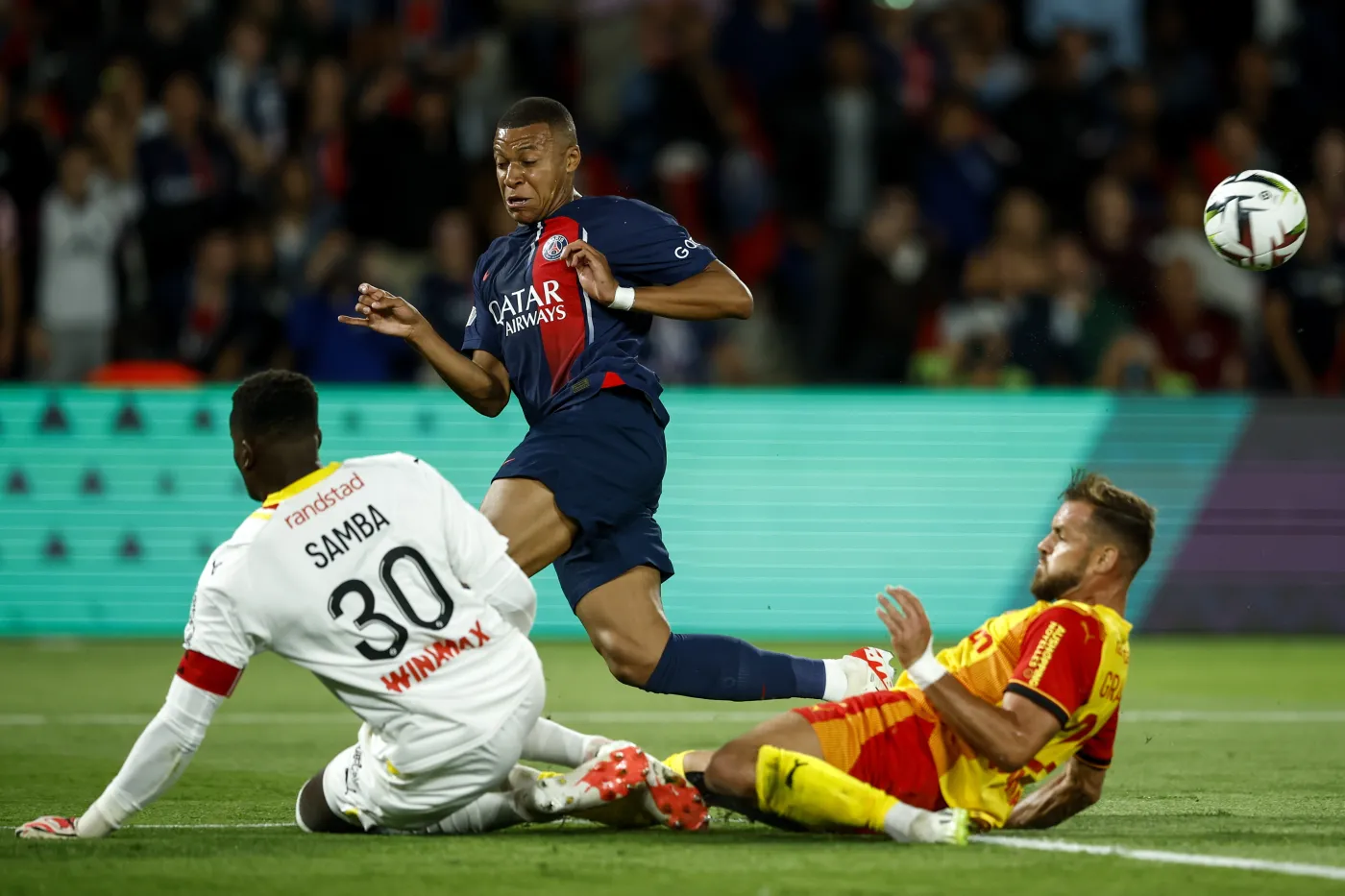 Paris Saint-Germain z pierwszym zwycięstwem, Kylian Mbappe z dwoma golami [WIDEO]