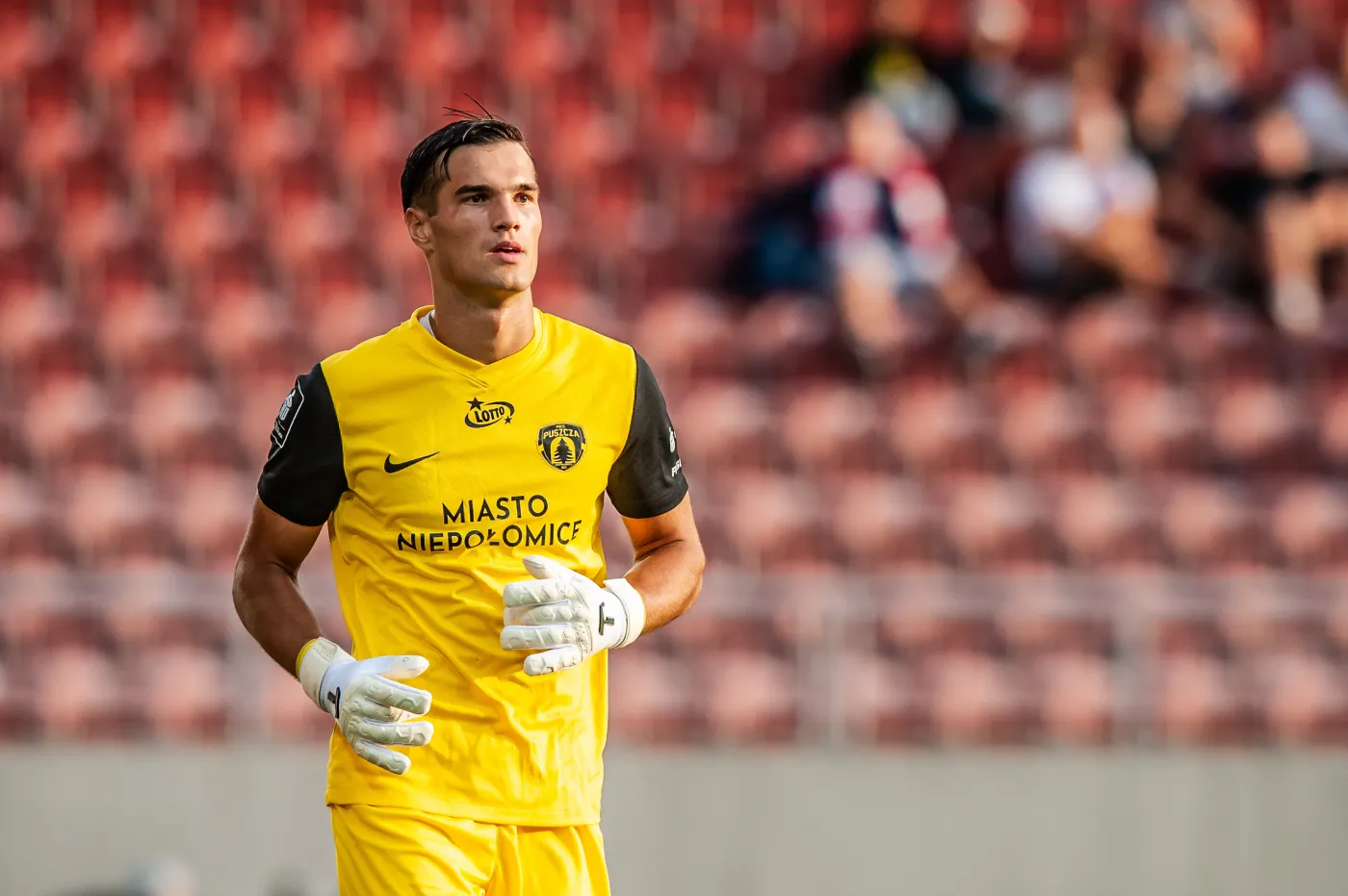 Bramkarz Puszczy Niepołomice napadnięty przez kiboli Wisły Kraków. W tej rundzie już nie zagra