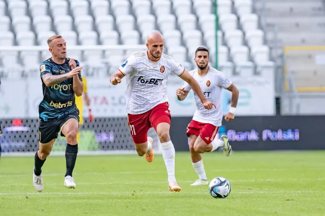 Hot(i) końcówka w Łodzi. Cudowny gol w doliczonym czasie gry dał 3 punkty [WIDEO]